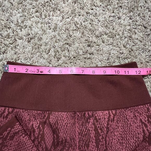 Fabletics High-Waisted Seamless Snakeskin 7/8 Tight Medium Cherry Mocha Reptilia - Picture 7 of 8